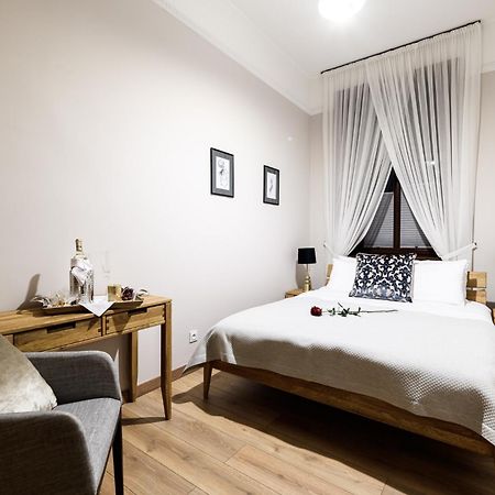 Old Town Ac Apartments Main Raiway Station كراكوفيا المظهر الخارجي الصورة