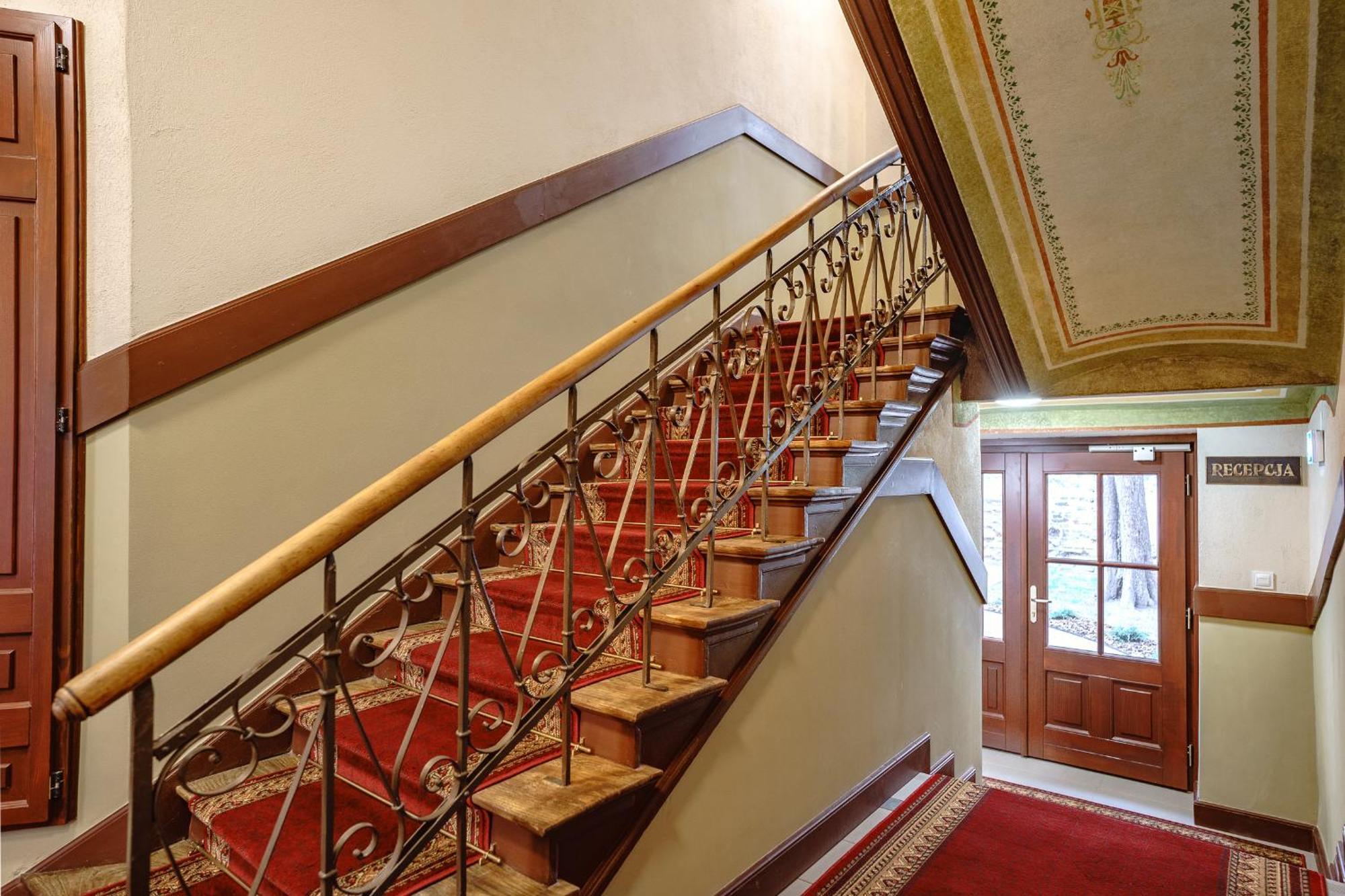 Old Town Ac Apartments Main Raiway Station كراكوفيا المظهر الخارجي الصورة