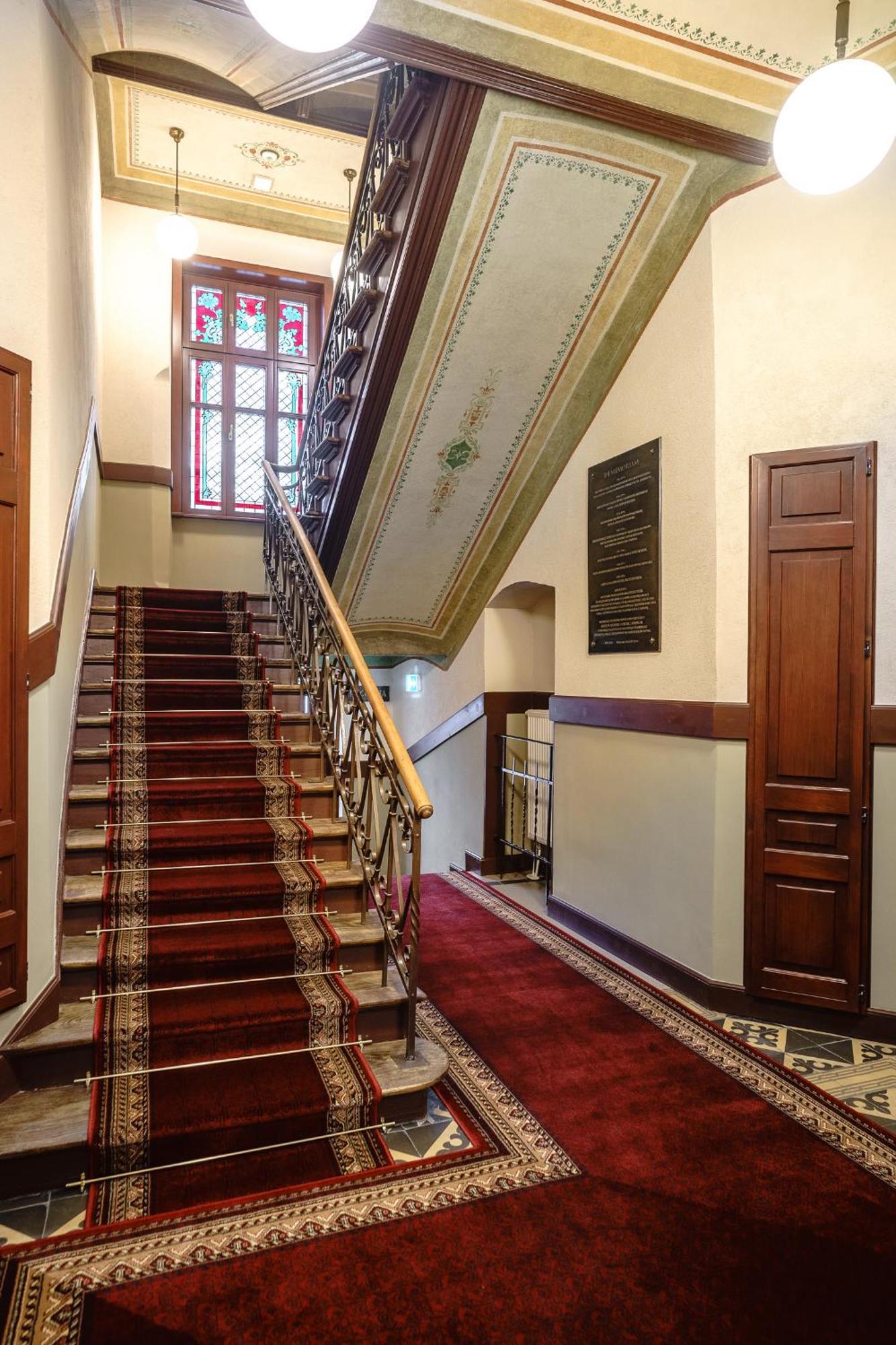 Old Town Ac Apartments Main Raiway Station كراكوفيا المظهر الخارجي الصورة
