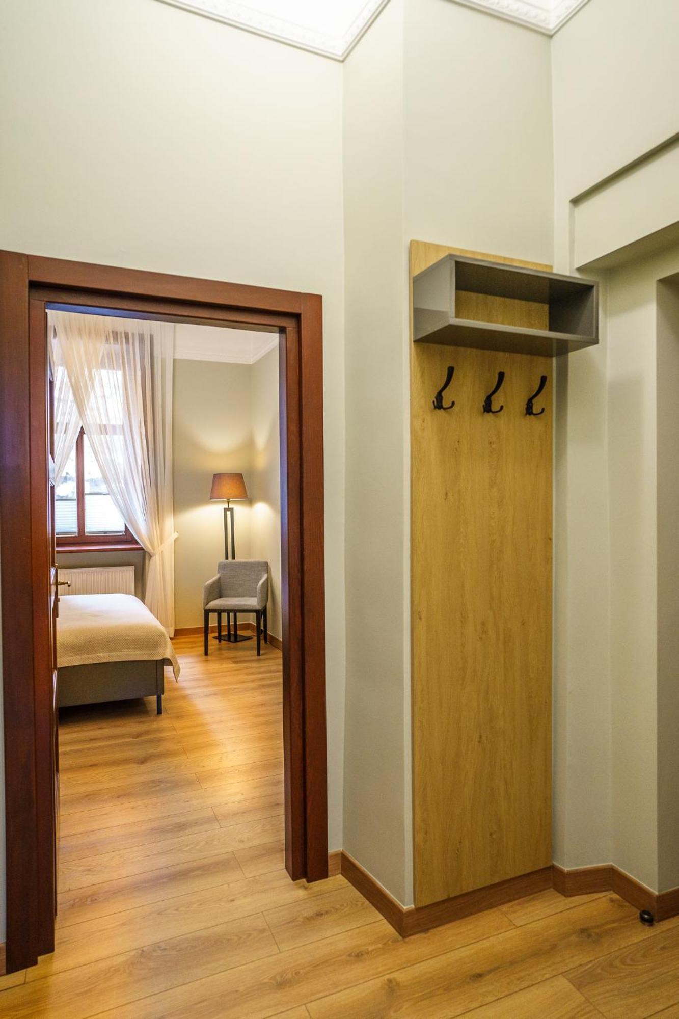 Old Town Ac Apartments Main Raiway Station كراكوفيا المظهر الخارجي الصورة