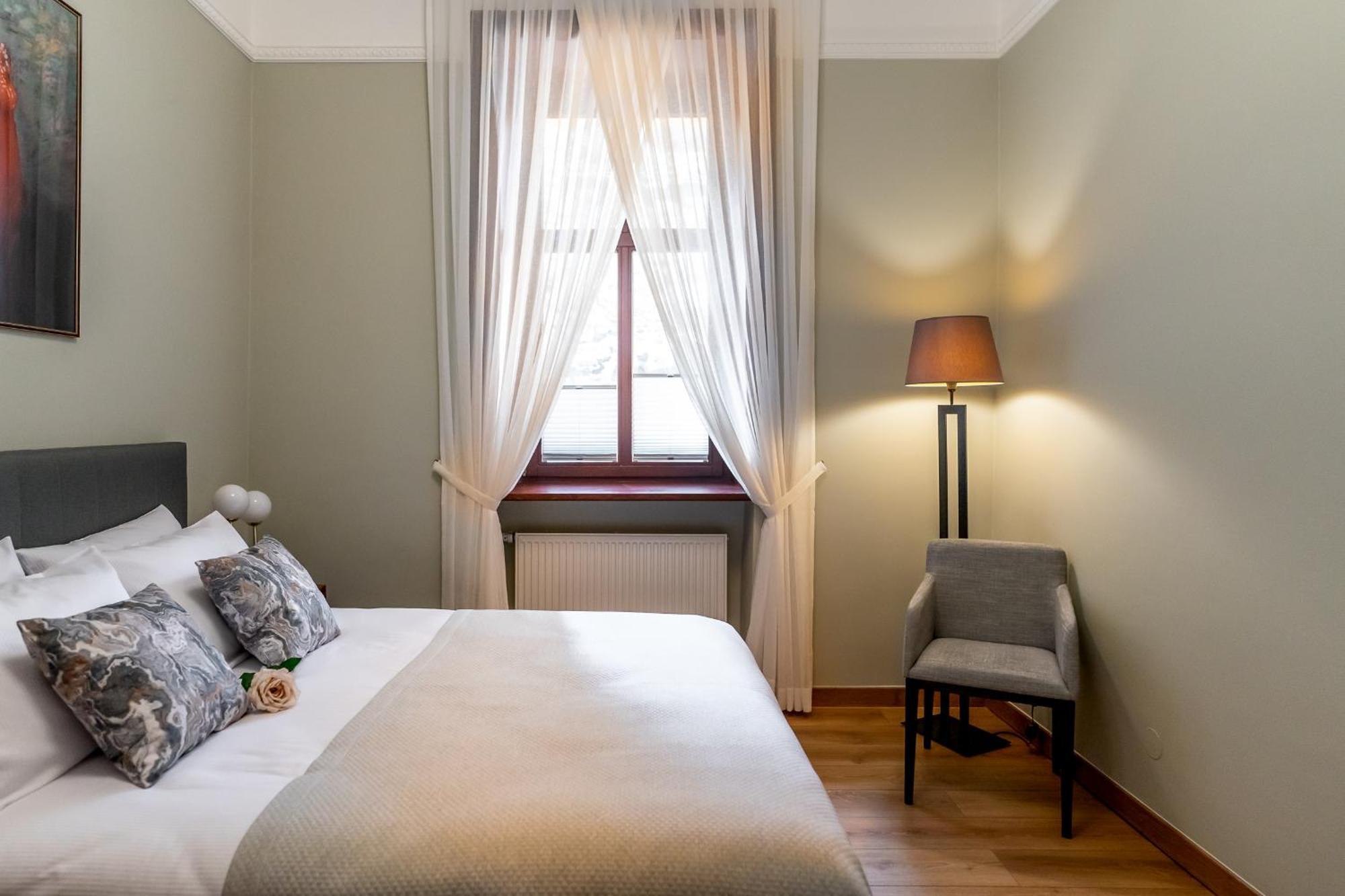 Old Town Ac Apartments Main Raiway Station كراكوفيا المظهر الخارجي الصورة
