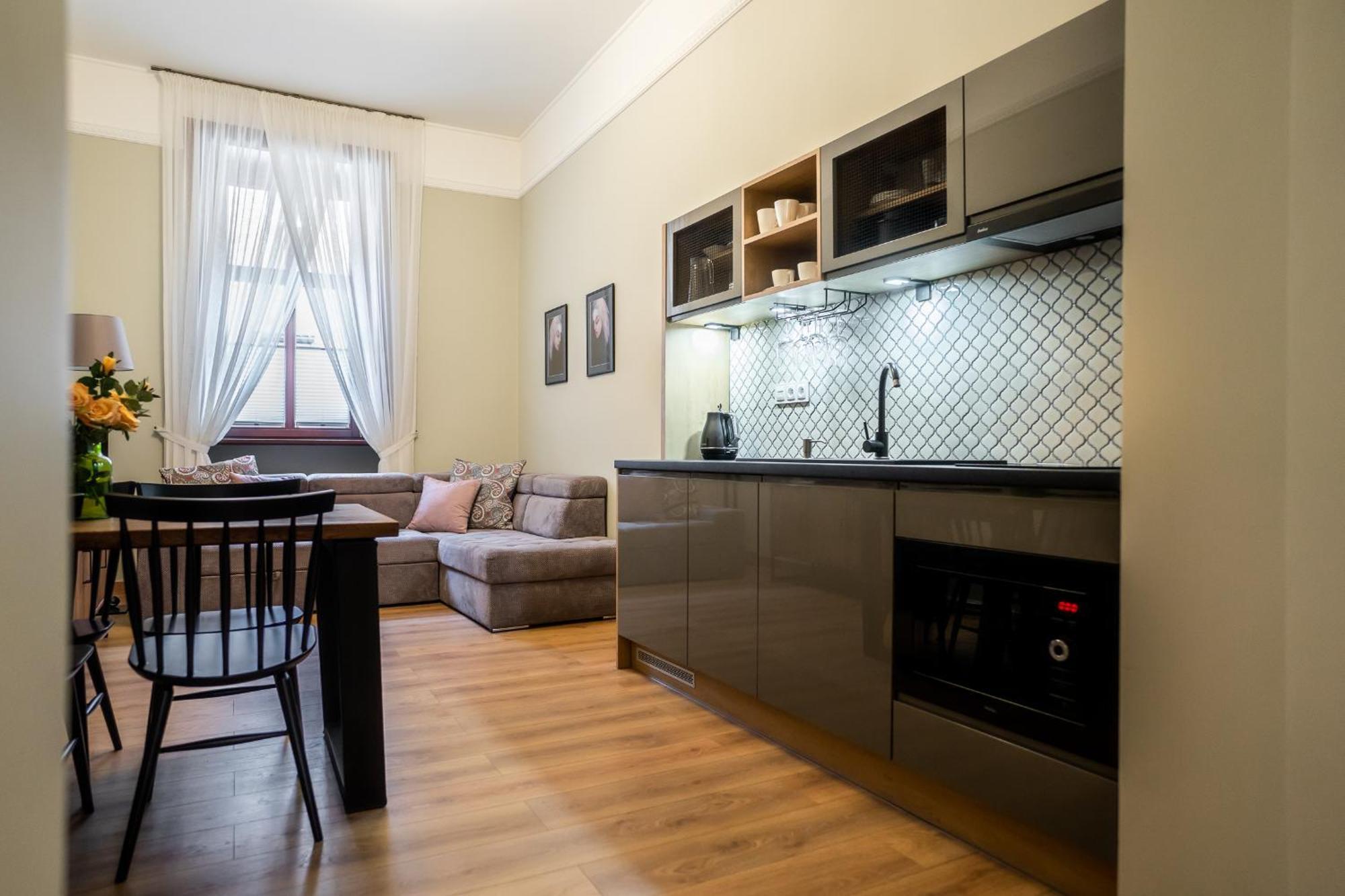Old Town Ac Apartments Main Raiway Station كراكوفيا المظهر الخارجي الصورة