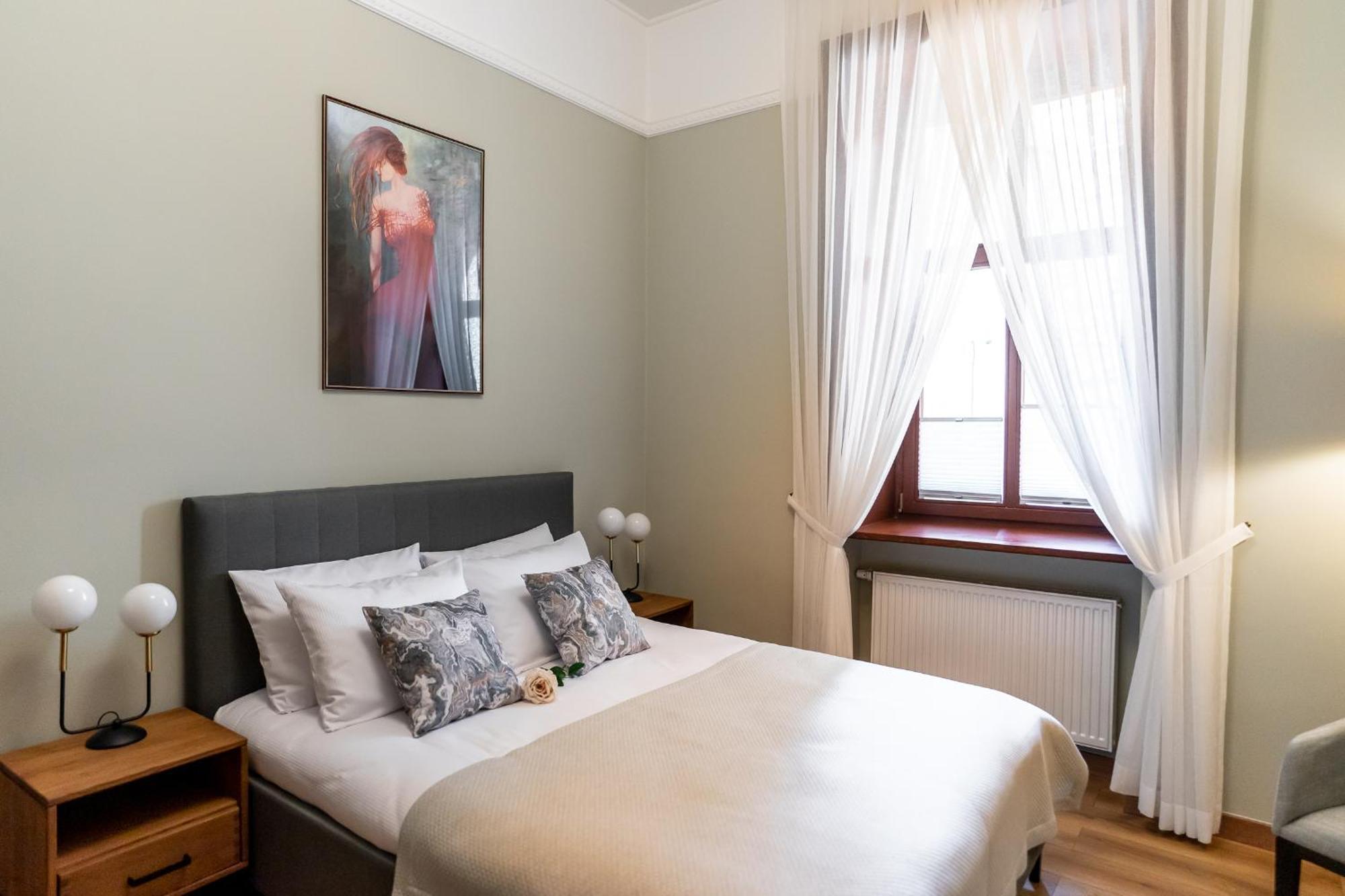 Old Town Ac Apartments Main Raiway Station كراكوفيا المظهر الخارجي الصورة