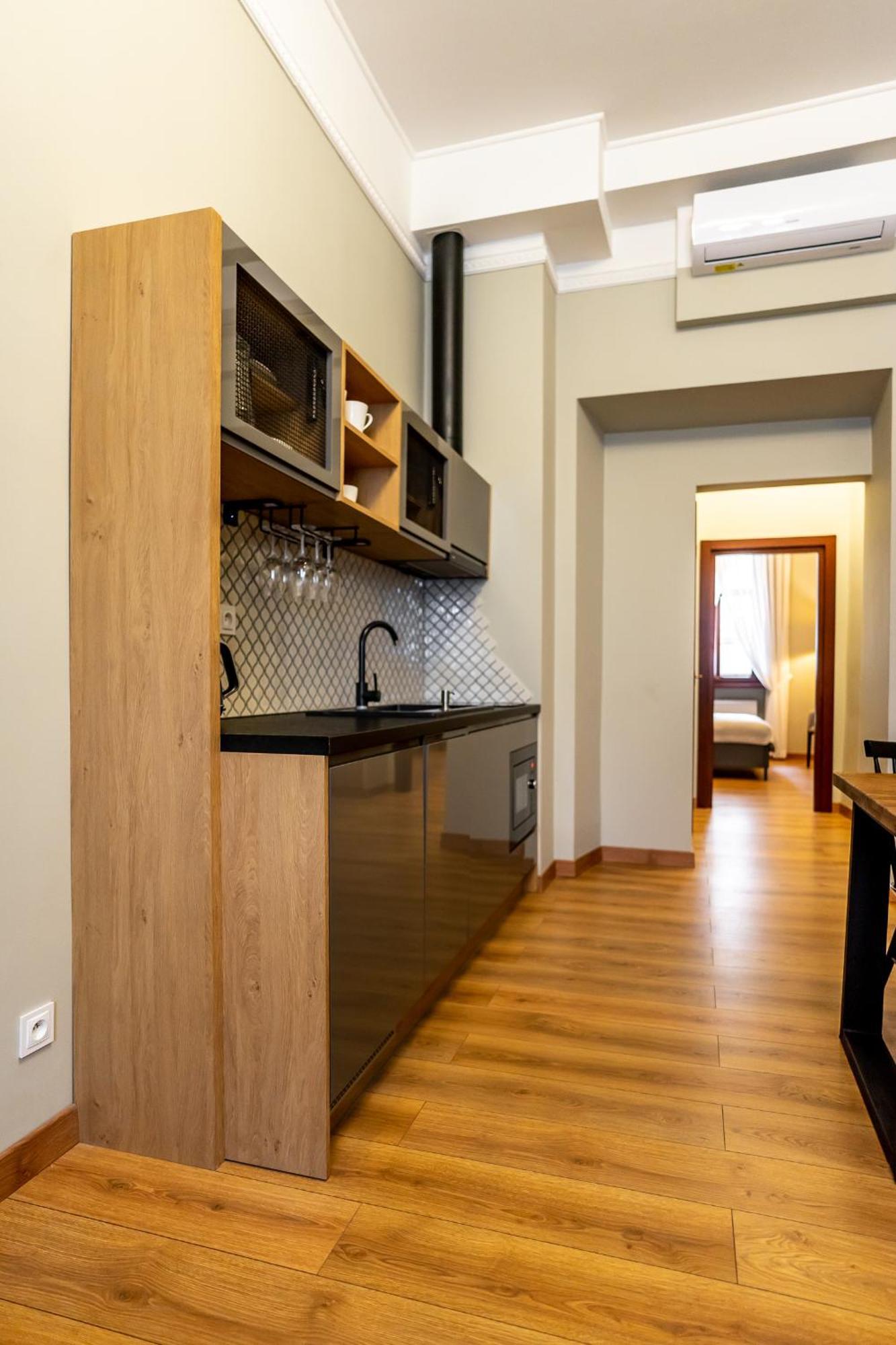 Old Town Ac Apartments Main Raiway Station كراكوفيا المظهر الخارجي الصورة