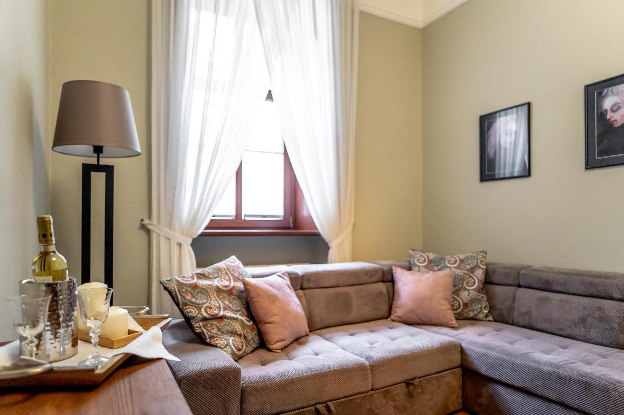 Old Town Ac Apartments Main Raiway Station كراكوفيا المظهر الخارجي الصورة