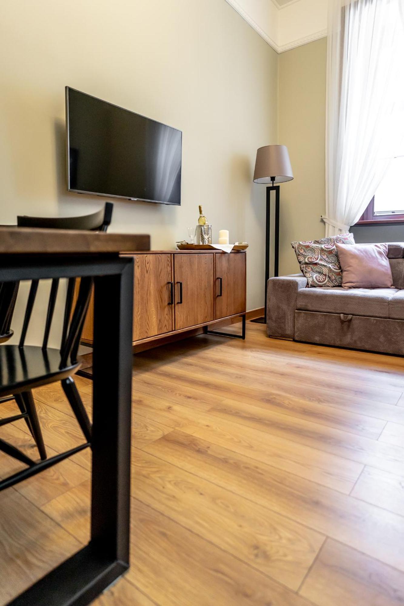 Old Town Ac Apartments Main Raiway Station كراكوفيا المظهر الخارجي الصورة