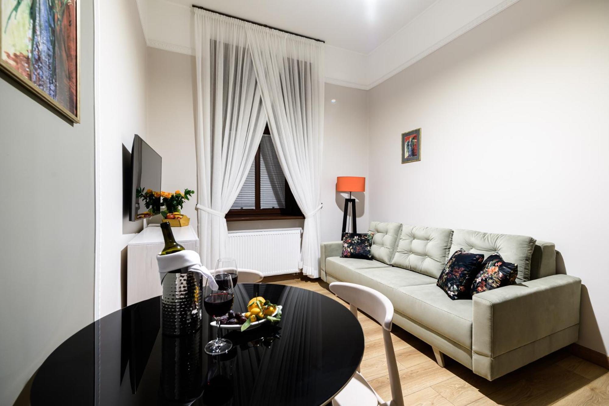 Old Town Ac Apartments Main Raiway Station كراكوفيا المظهر الخارجي الصورة