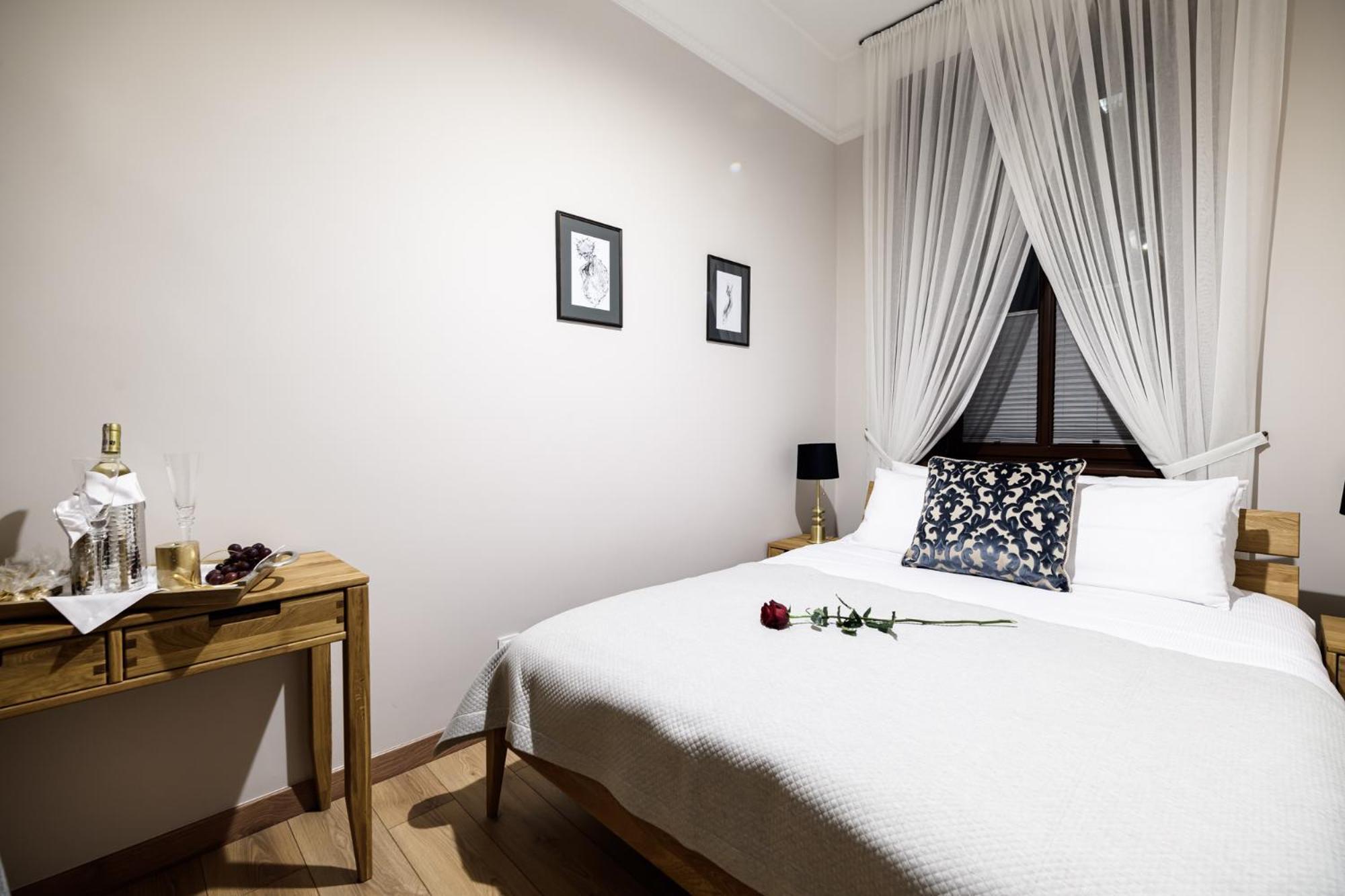 Old Town Ac Apartments Main Raiway Station كراكوفيا المظهر الخارجي الصورة