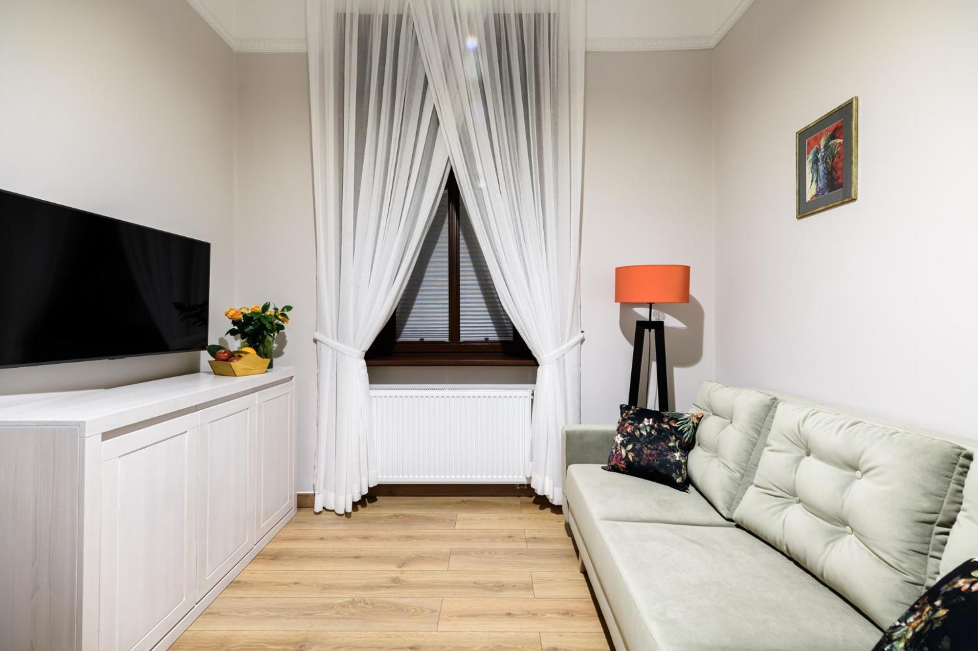 Old Town Ac Apartments Main Raiway Station كراكوفيا المظهر الخارجي الصورة