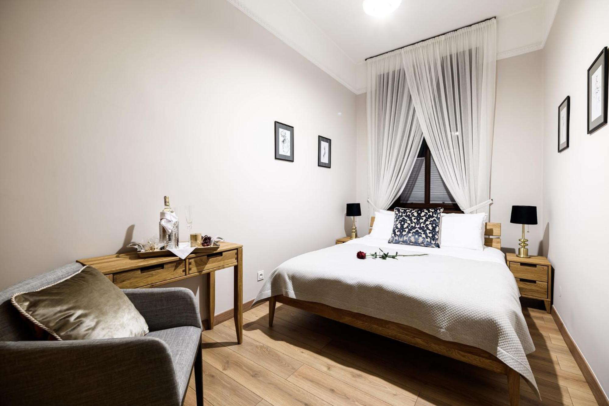 Old Town Ac Apartments Main Raiway Station كراكوفيا المظهر الخارجي الصورة