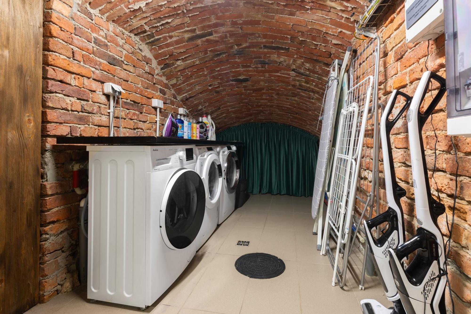 Old Town Ac Apartments Main Raiway Station كراكوفيا المظهر الخارجي الصورة